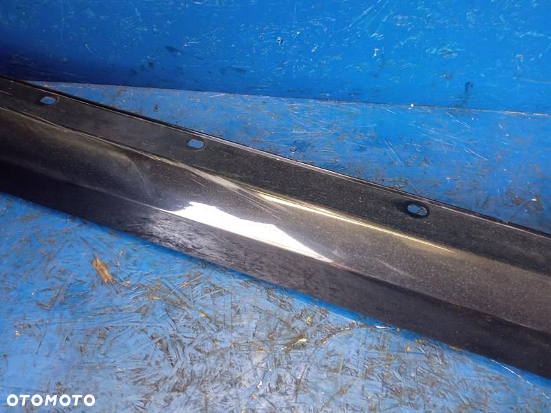 LISTWA PROGOWA LEWA ZEWNĘTRZNA MERCEDES W204 - 3