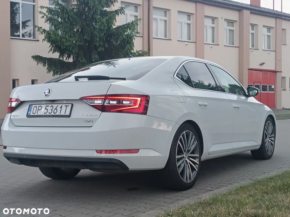 Skoda Superb 2.0 TDI 4x4 DSG Sportline - 10