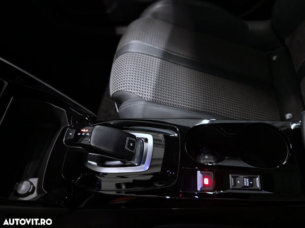 Peugeot 2008 PureTech 130 EAT8 GT - 14