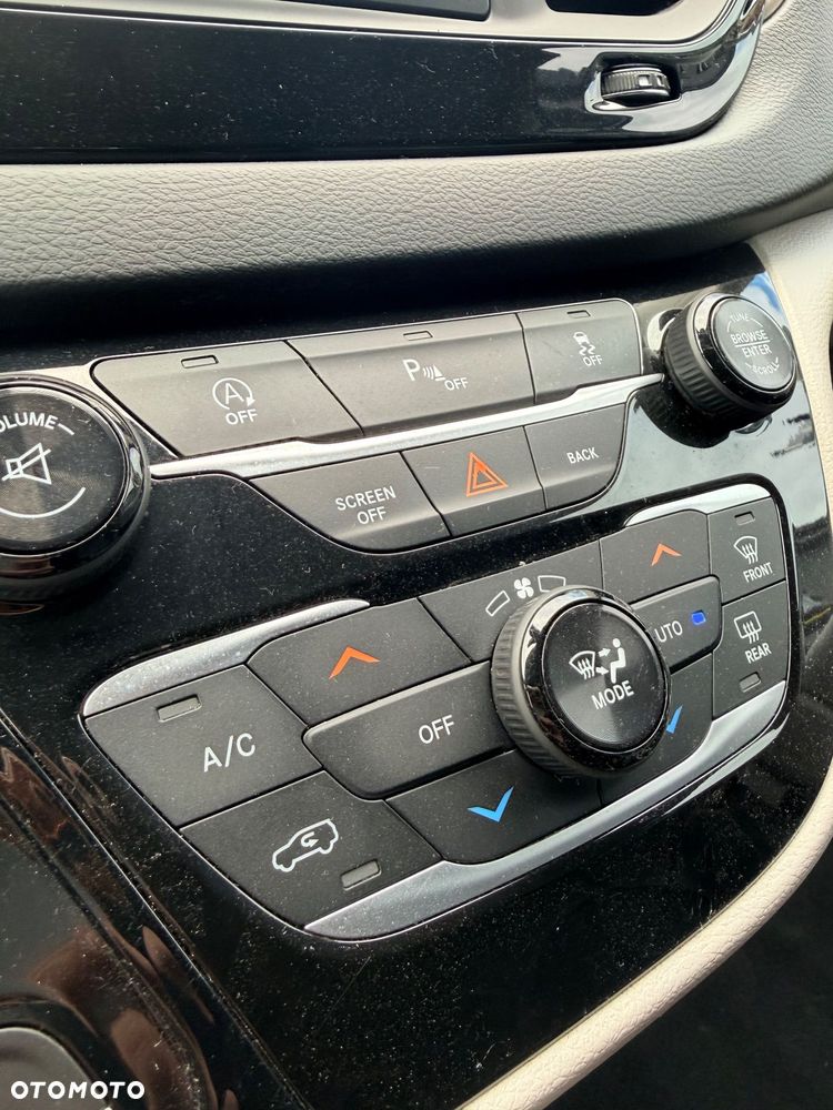 Chrysler Pacifica - 25