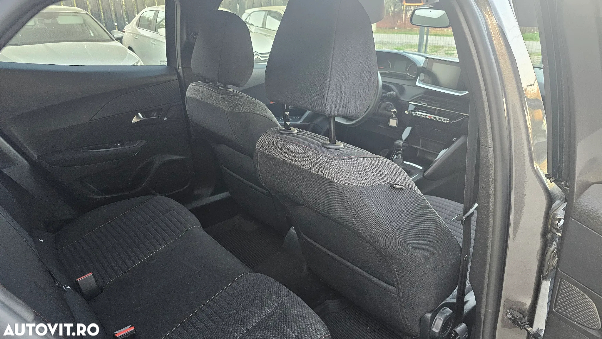 Peugeot 2008 - 11