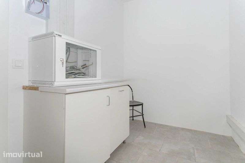 ALUGA-SE Espaco Comercial renovado 600 m2 open Space Massama - Grande imagem: 4/12