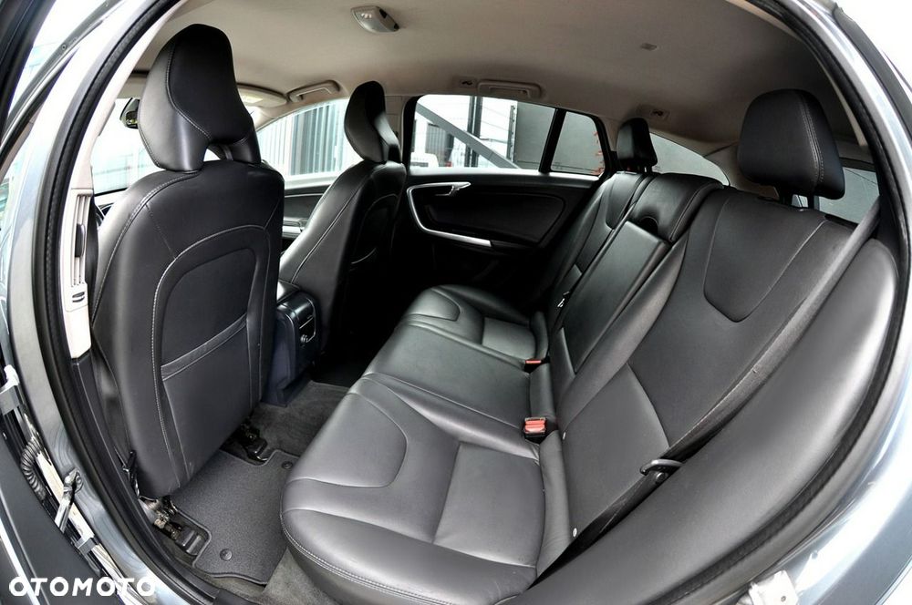 Volvo V60 D2 Momentum - 19