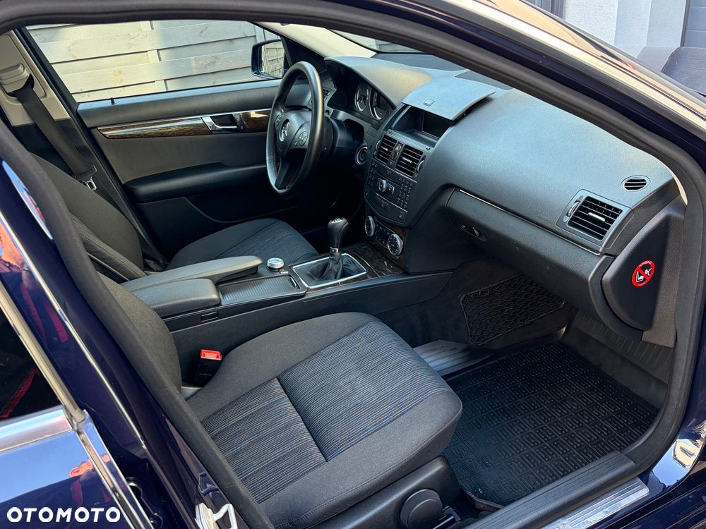 Mercedes-Benz Klasa C 180 K BlueEff Elegance - 36