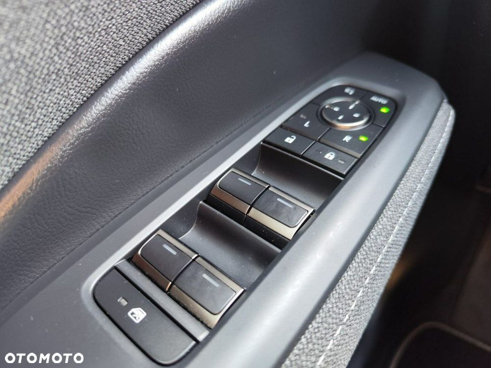 Lexus LBX 1.5 Hybrid - 10