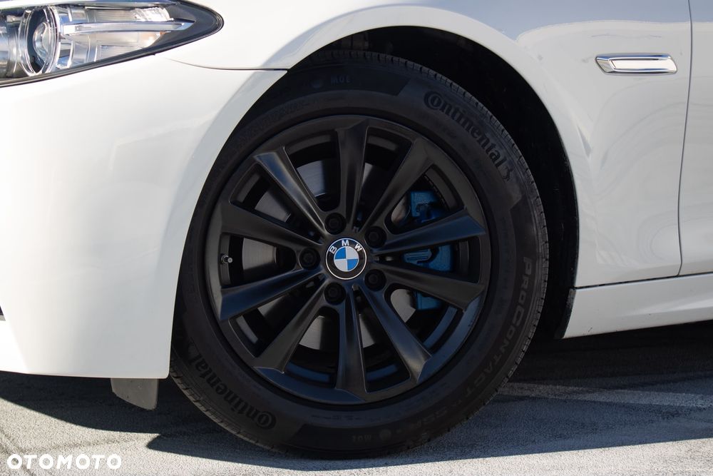 BMW Seria 5 528i xDrive - 14