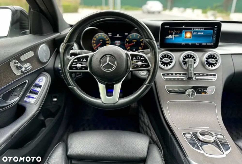 Mercedes-Benz Klasa C 200 4Matic 9G-TRONIC AMG Line - 15