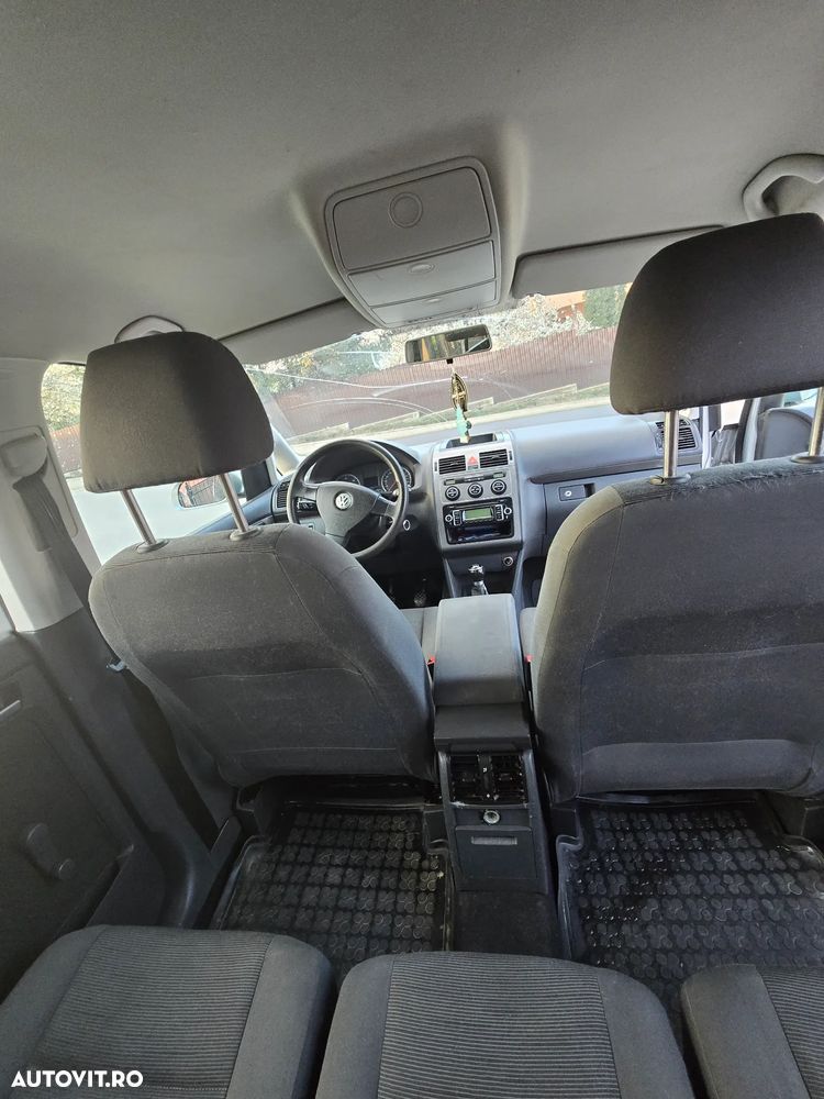 Volkswagen Touran - 16
