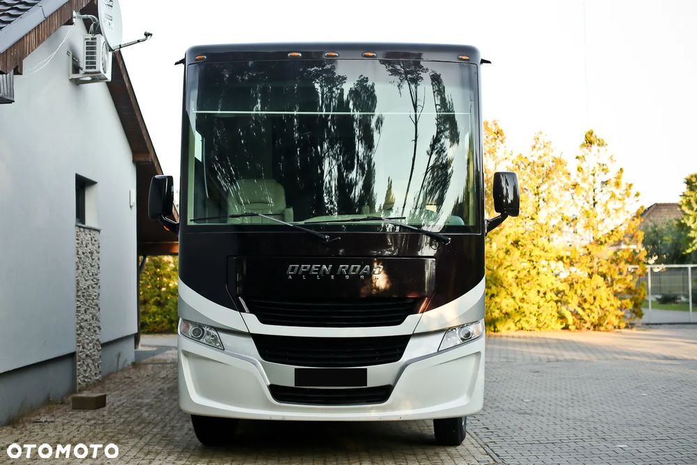 Ford F53 Tiffin - 3