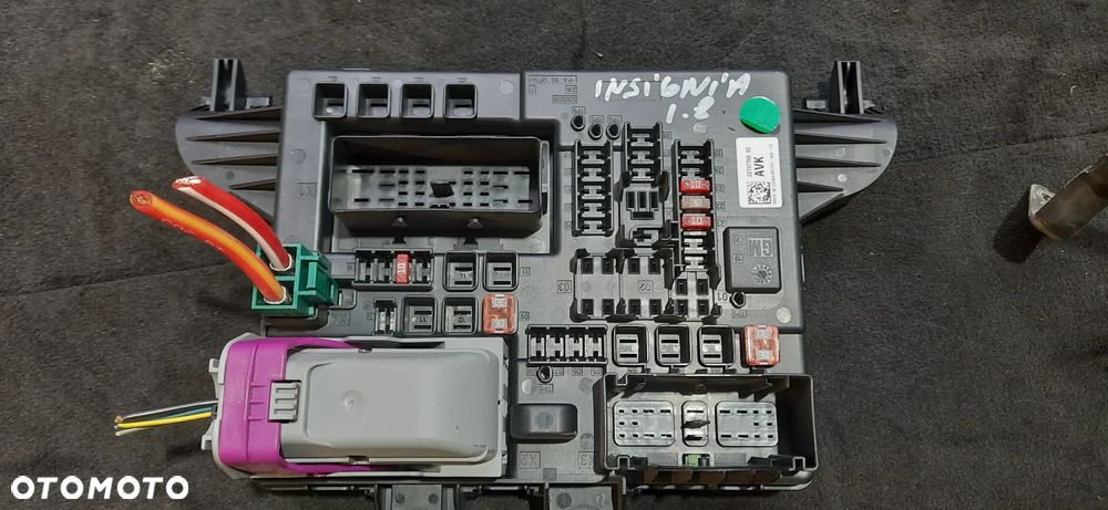 OPEL INSYGNIA A Sterownik silnika 1.8 A18XER 12654172 abjt Moduł komfortu 13586585 F00HJ1010 Moduł rec 22737768 00 avk Moduł komory silnika Skrzynka bezpieczników 13275874 ma Sterownik poduszek powietrznych srs 13589833 Skrzynka bezpieczników 13222786 - 8