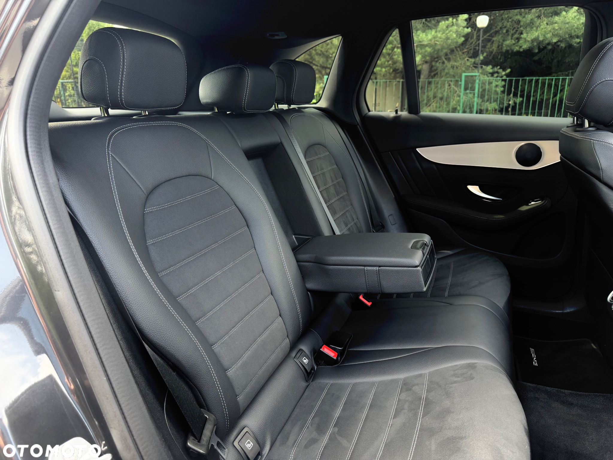 Mercedes-Benz GLC 220 d 4Matic 9G-TRONIC AMG Line - 36