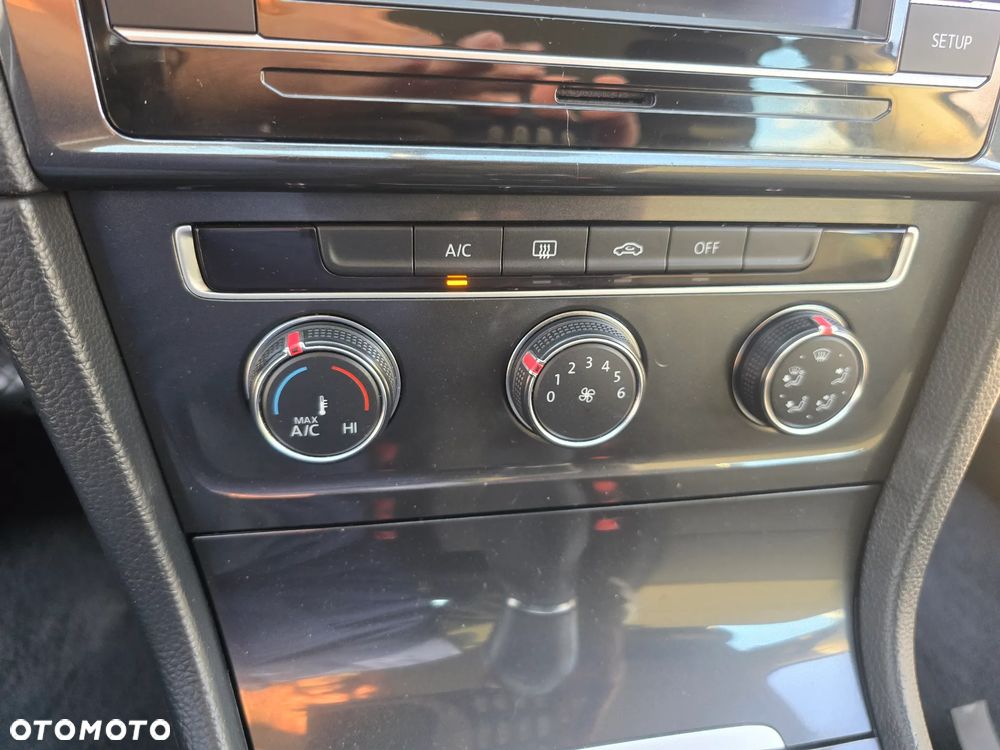 Volkswagen Golf - 30