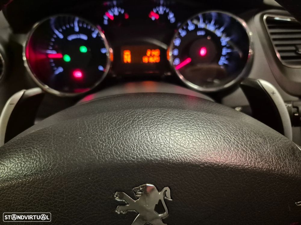 Peugeot 5008 1.6 E-HDi Tech-Motion CMP6 - 21