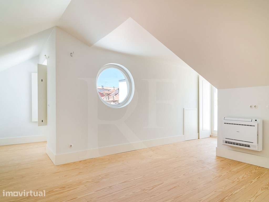 Penthouse T3 duplex com terraço e vistas sobre Lisboa - Grande imagem: 2/30