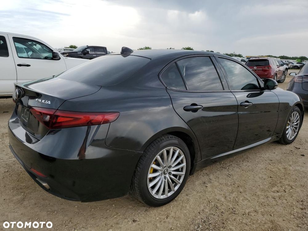 Alfa Romeo Giulia 2.0 Turbo 16V AT8-Q4 Ti - 3