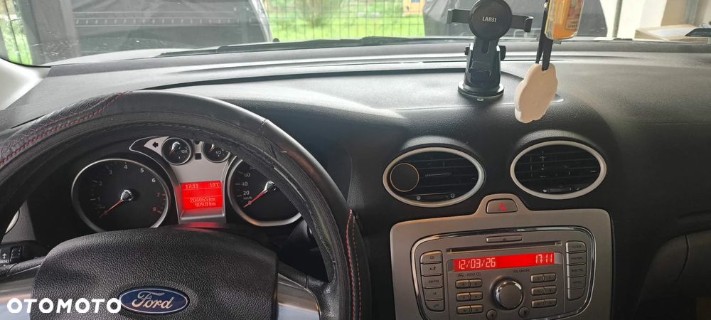 Ford Focus 1.6 Ambiente - 4