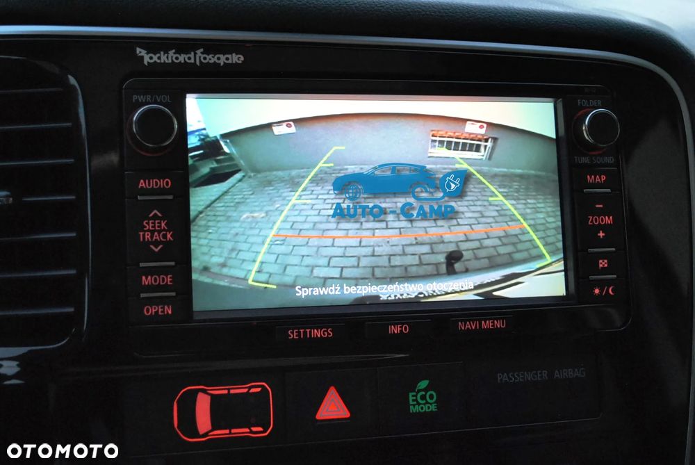 Mitsubishi Outlander Instyle NAVI + - 32