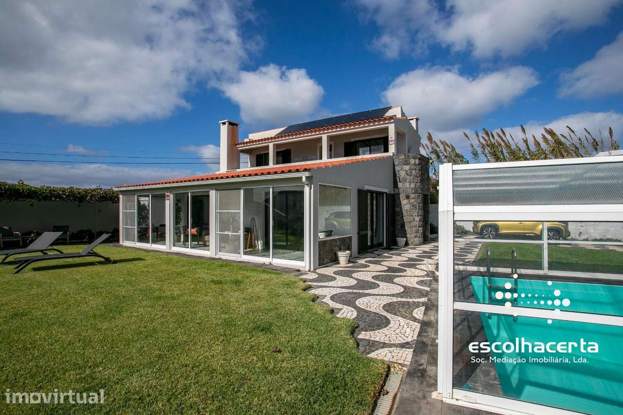 Villa de luxo com piscina coberta e vista para o mar - Grande imagem: 3/60