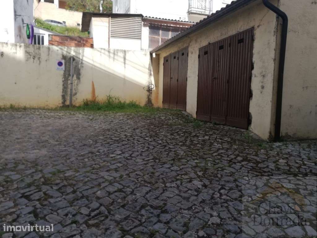 Garagem na Fernando Namora - Grande imagem: 2/4