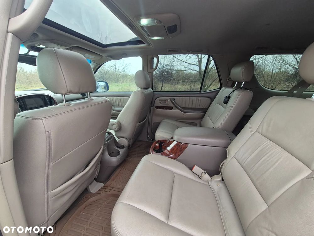 Toyota Sequoia - 25