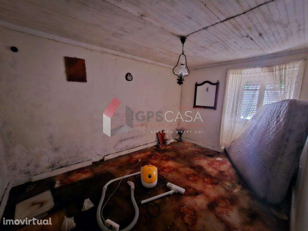 Moradia T2 para recuperar – Próxima do centro da Praia da Vitória - Grande imagem: 5/13