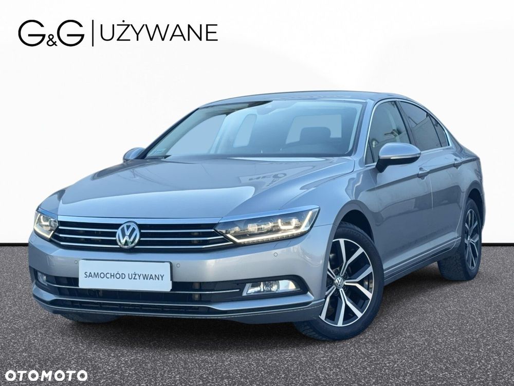 Volkswagen Passat - 1