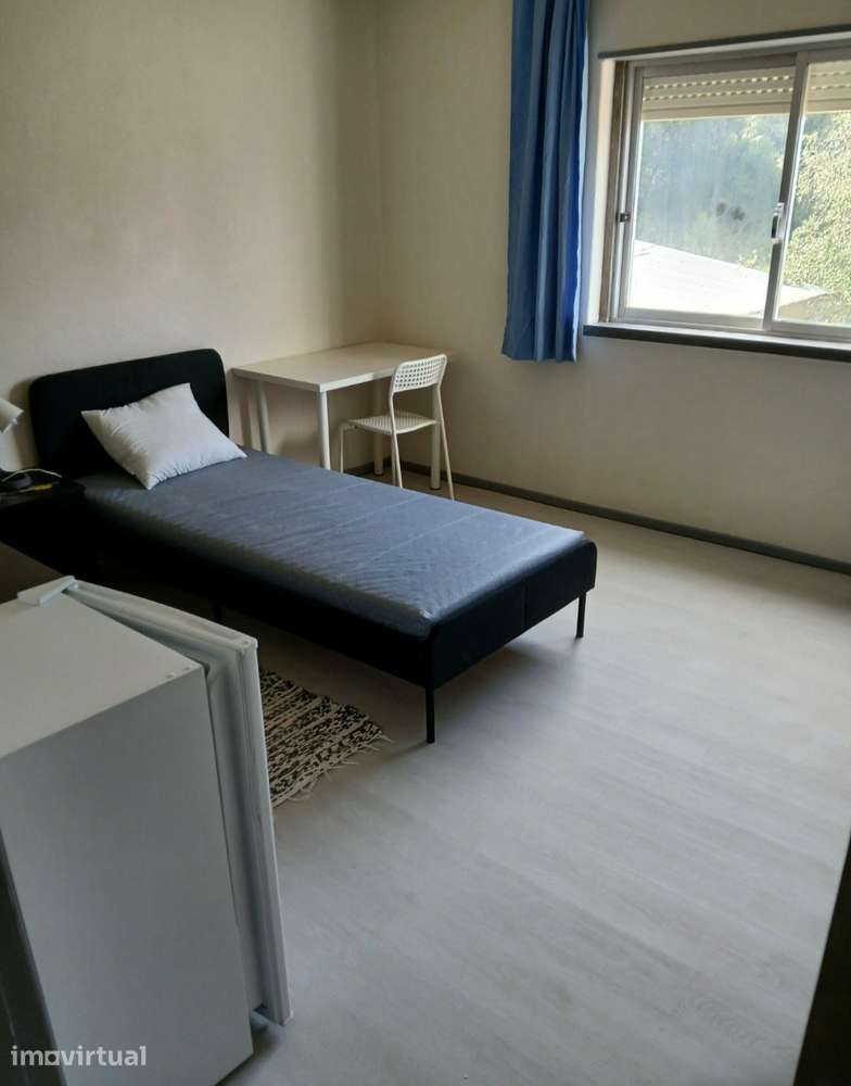 Quarto com Frigorífico Privado – Alcabideche CascaiShopping / Estoril