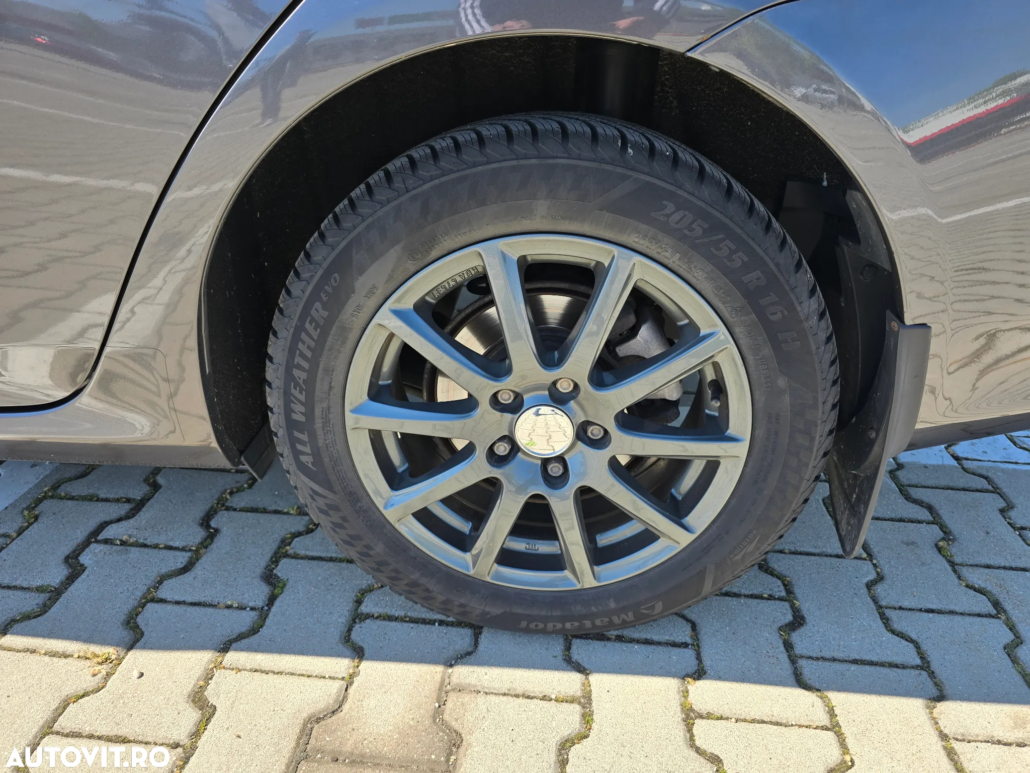 Toyota Corolla 2.0 D-4D DPF Sol - 10