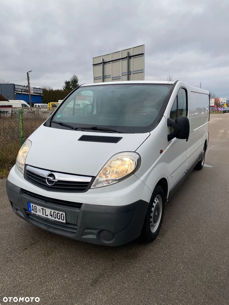 Opel Vivaro - 1