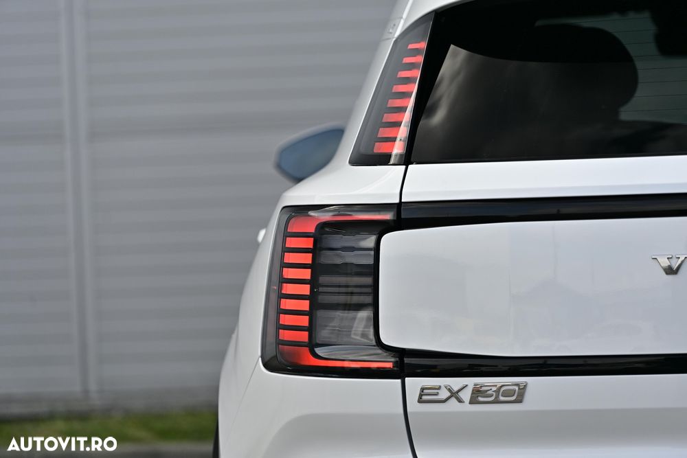 Volvo EX30 Single Motor Extended Range RWD Core - 13