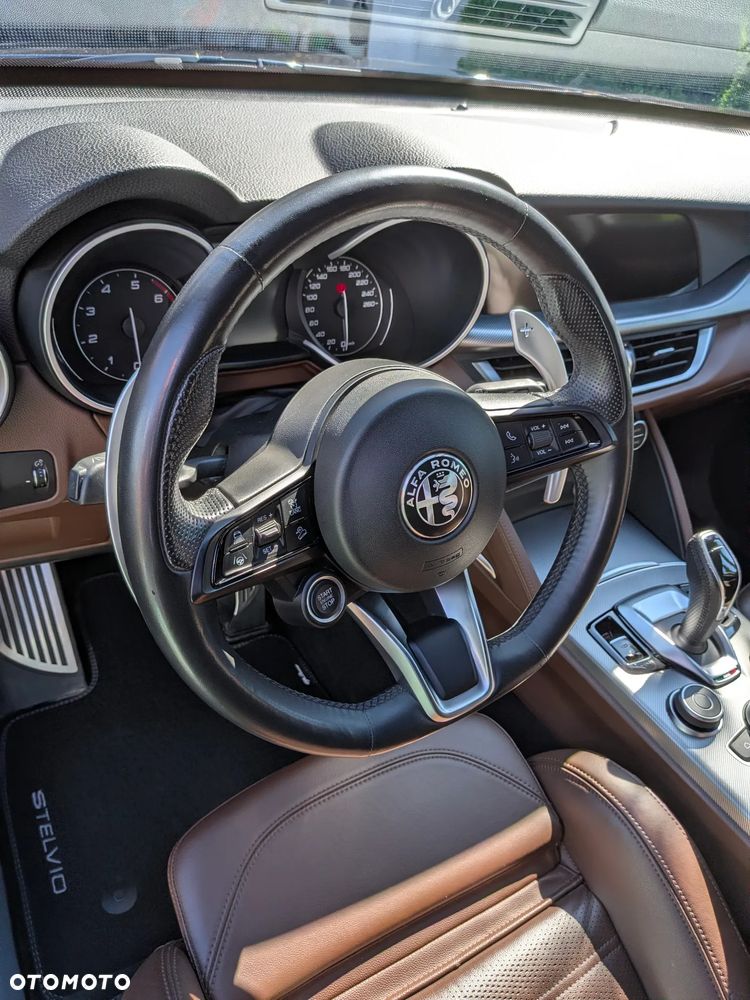 Alfa Romeo Stelvio 2.0 Turbo Veloce Q4 - 11