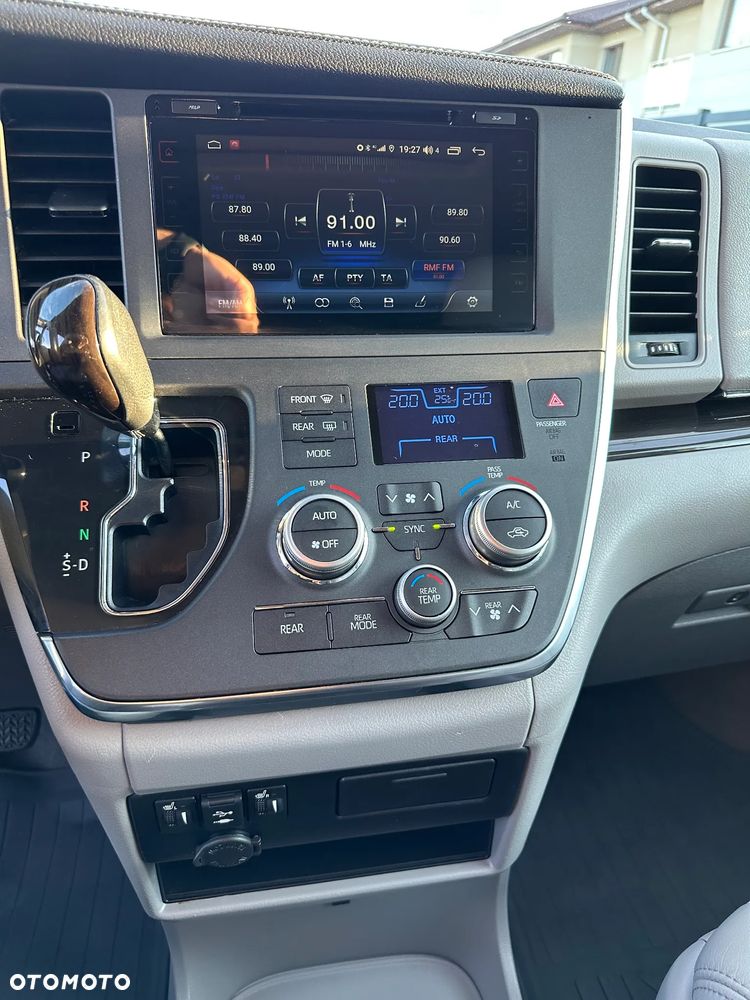 Toyota Sienna - 11