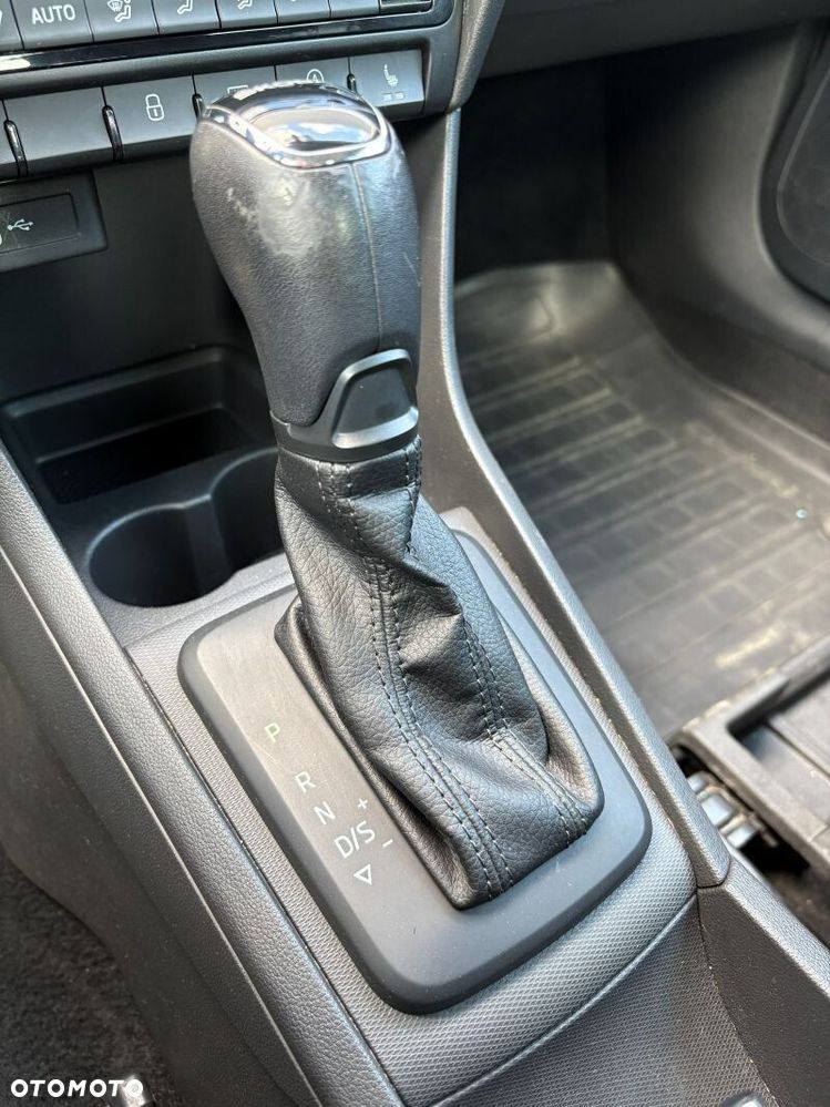 Skoda RAPID 1.0 TSI Style DSG - 35