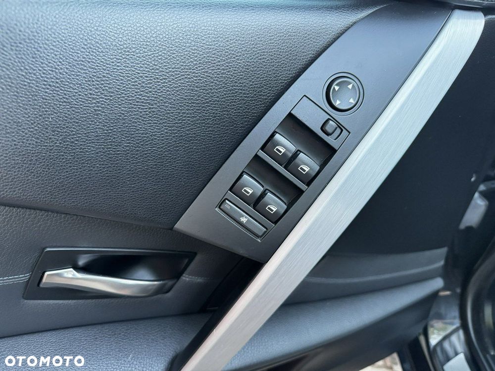 BMW Seria 5 530i Touring - 12