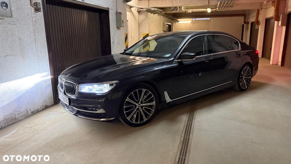 BMW Seria 7 750i xDrive - 14
