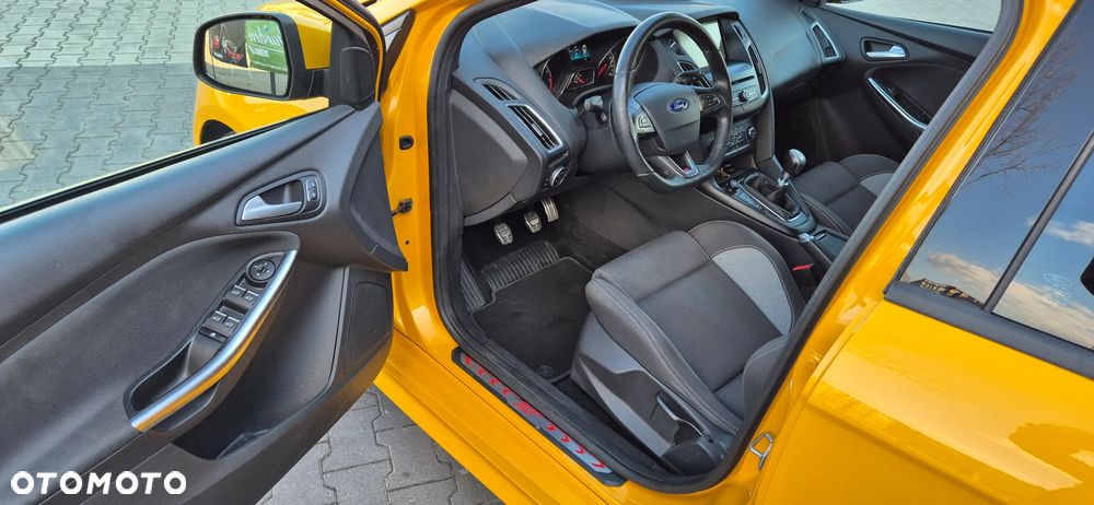 Ford Focus 2.0 EcoBoost ST mit Leder-Exclusiv-Paket - 5