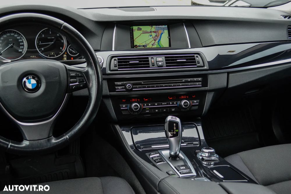 BMW Seria 5 520d Aut. Sport Line - 9