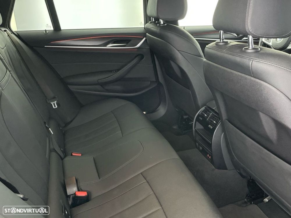 BMW 520 d Pack Desportivo M Auto - 25