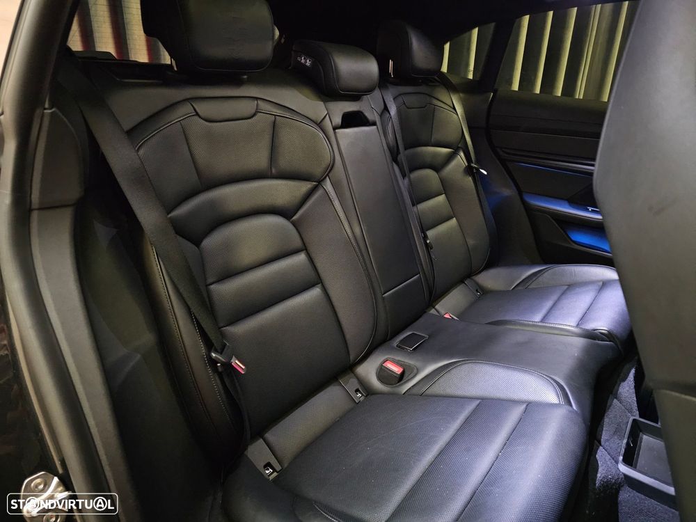 Porsche Taycan Cross Turismo 4 - 22