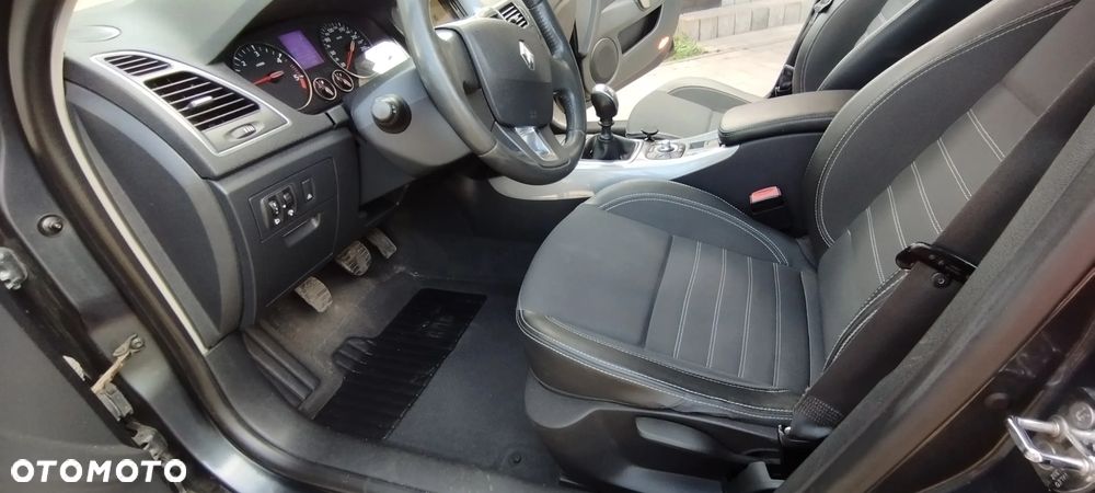 Renault Laguna 2.0 dCi Tech Run - 10