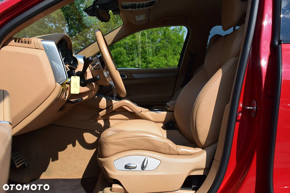 Porsche Cayenne GTS - 5
