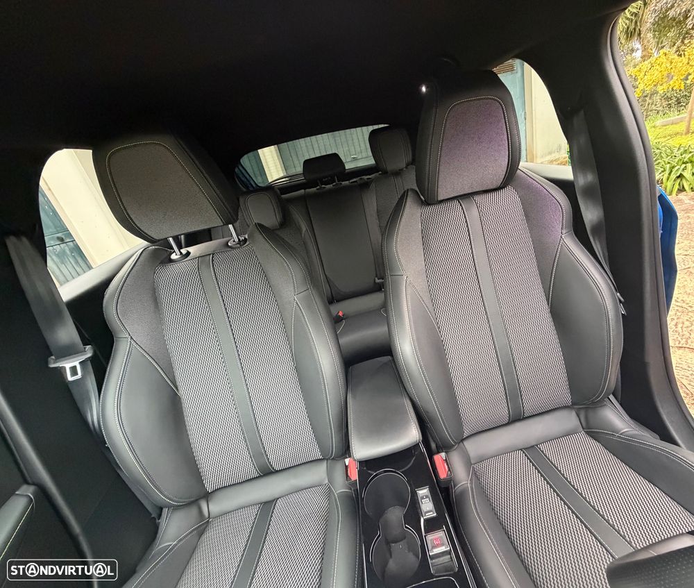 Peugeot e-208 GT - 10