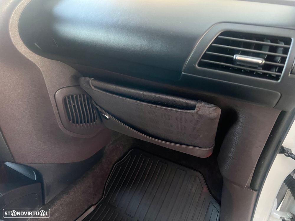 Toyota iQ 1.0 VVT-i 2 - 12