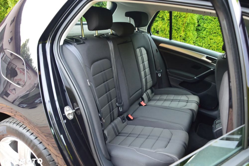 Volkswagen Golf - 25