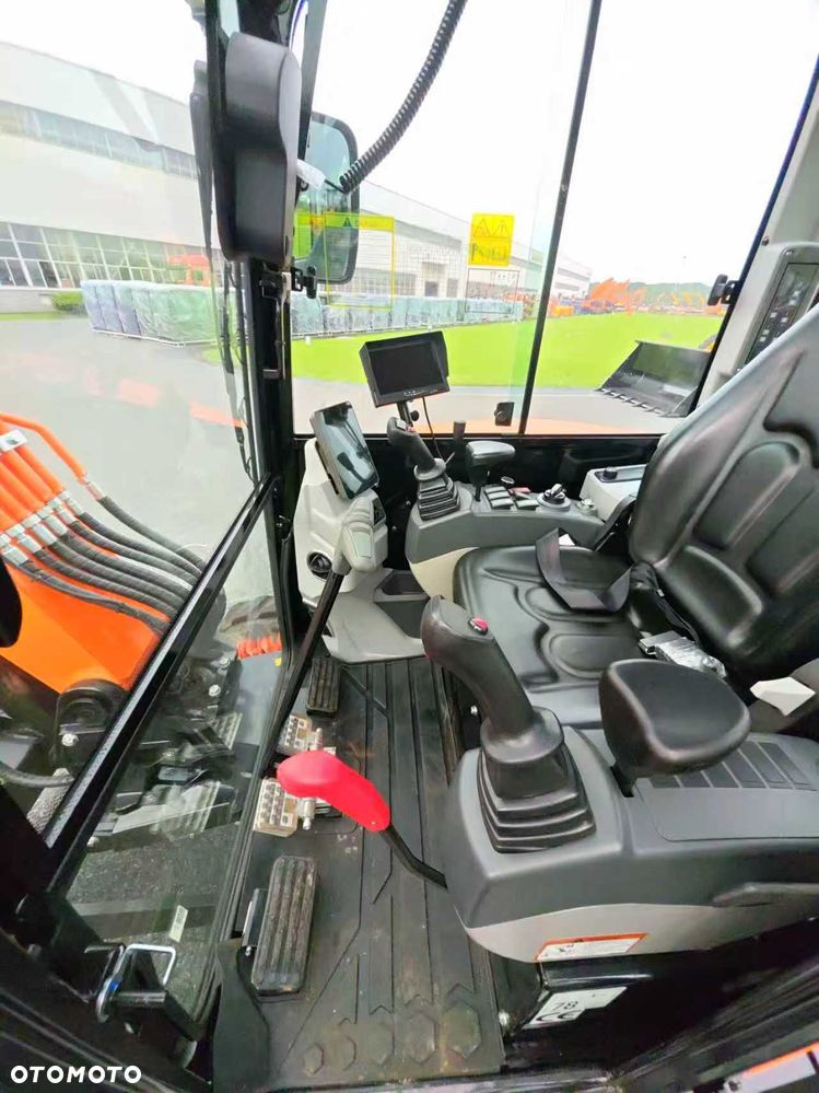 Lonking CDM6060U - 11