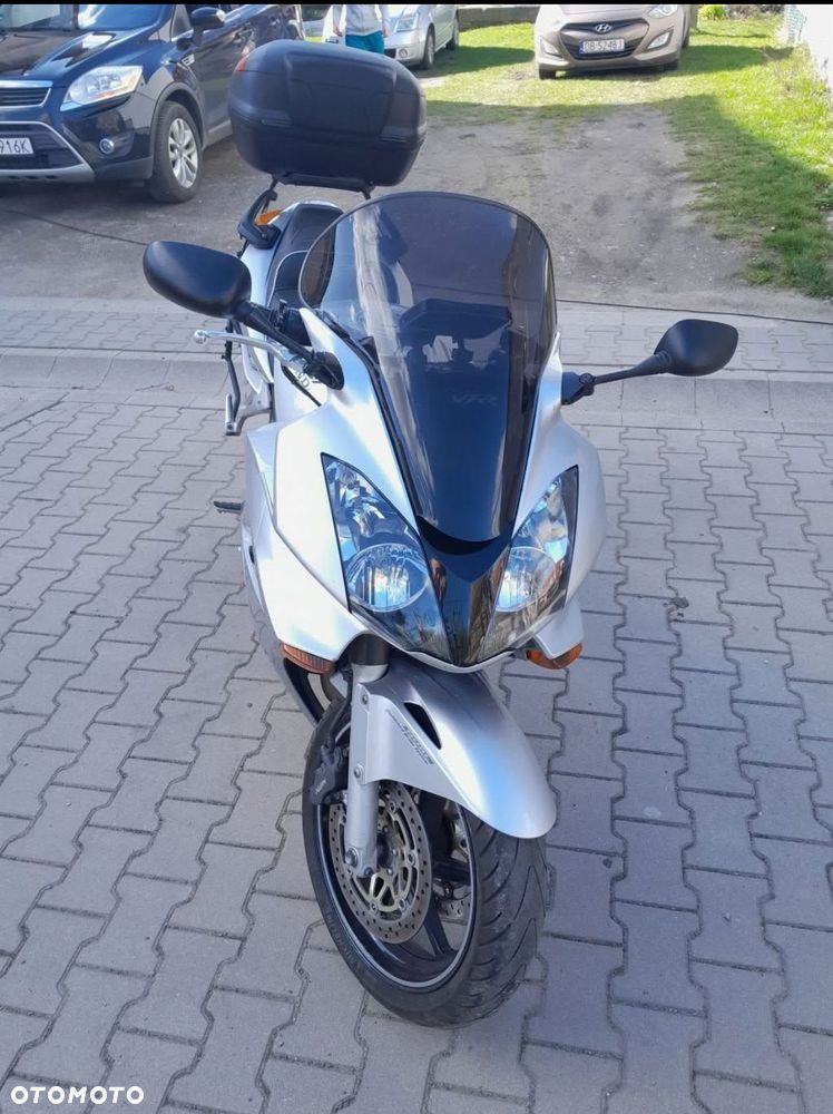 Honda VFR - 3