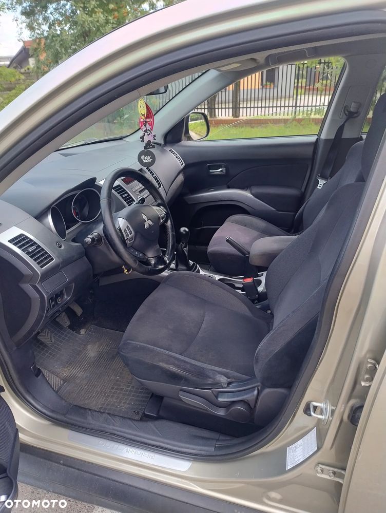 Mitsubishi Outlander 2.4 Invite 2WD - 6