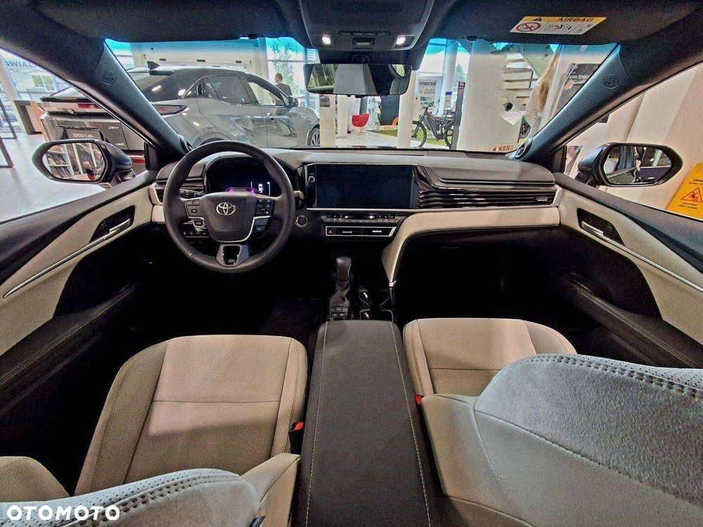 Toyota Camry - 3