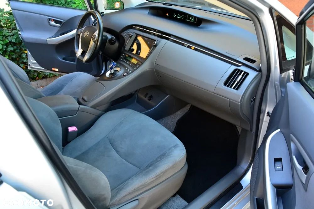 Toyota Prius (Hybrid) Comfort - 15
