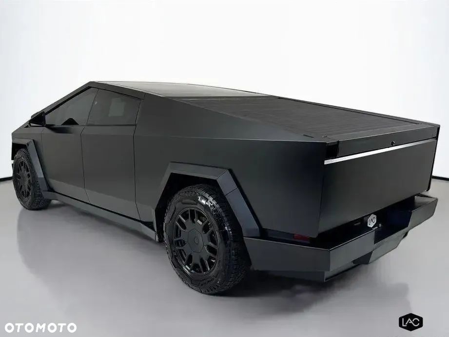 Tesla Cybertruck - 8